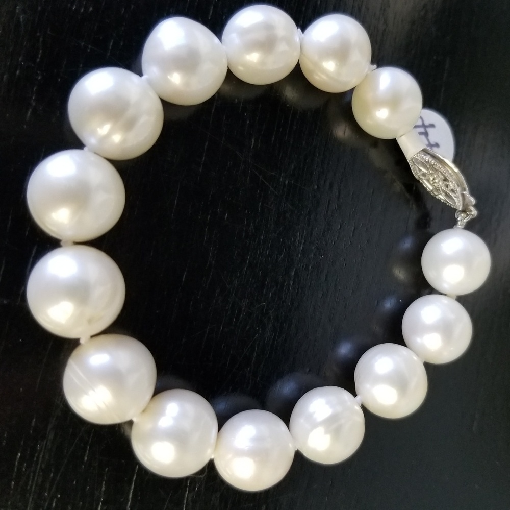 7.5" White Freshwater Cultured Pearl Bracelet